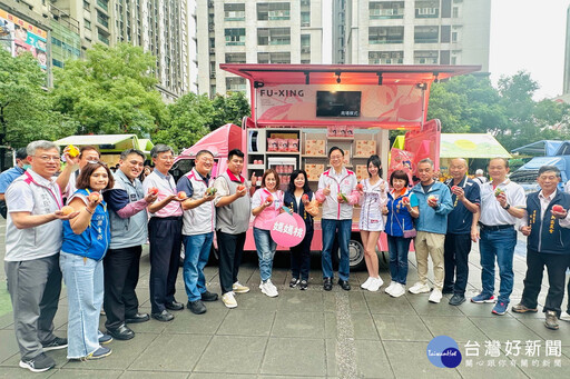 化身超級行銷大使 張善政親駕「粉紅超跑」行銷復興媽媽桃