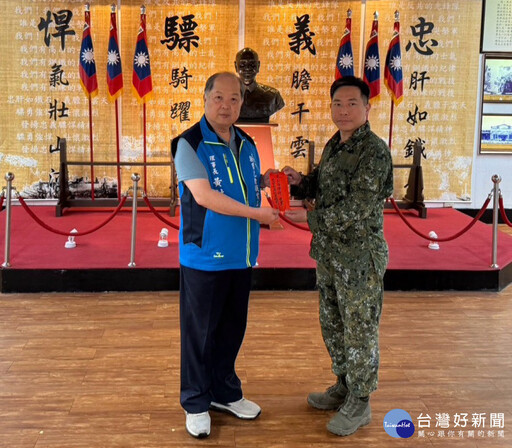 東引指揮部敬軍 新北記者職業工會致贈加菜金