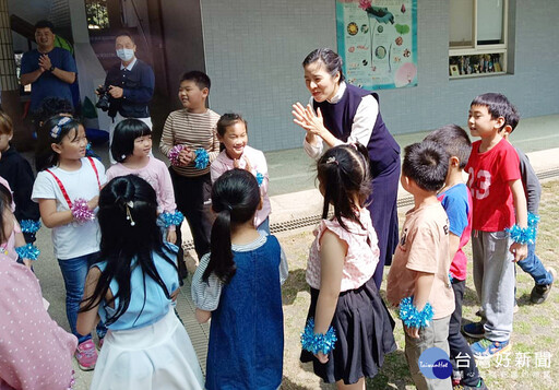 育仁靜思閱讀書軒啟用 給孩子一生受用的禮物