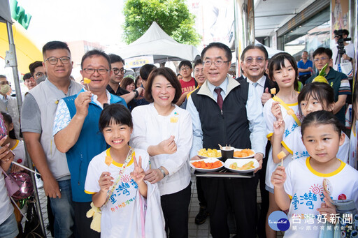 臺南農產市集快閃嘉義遠百 黃敏惠攜手黃偉哲共推優質農產品