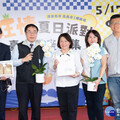 臺南農產市集快閃嘉義遠百 黃敏惠攜手黃偉哲共推優質農產品