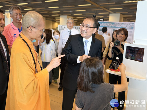 侯友宜法鼓山浴佛 祈願市政推動順利百姓安居樂業