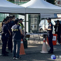 世壯運足球新北首戰 新莊警嚴密安檢熱情宣導