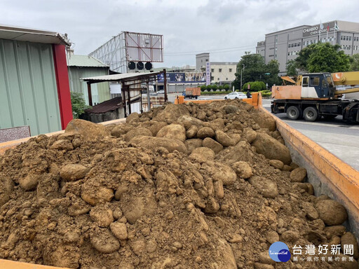 淨土專案結合取締砂石車勤務 針對違規土方、超載強力稽查取締