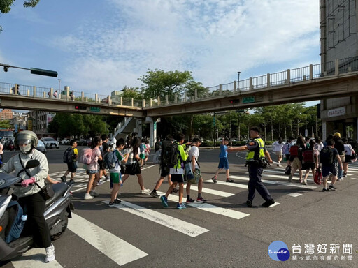 守護學童通學安全 竹市警加強各小學周邊護童勤務