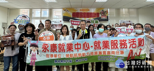 身障皮雕師現身傳技術 永康就業中心偏鄉就促活動溫暖登場