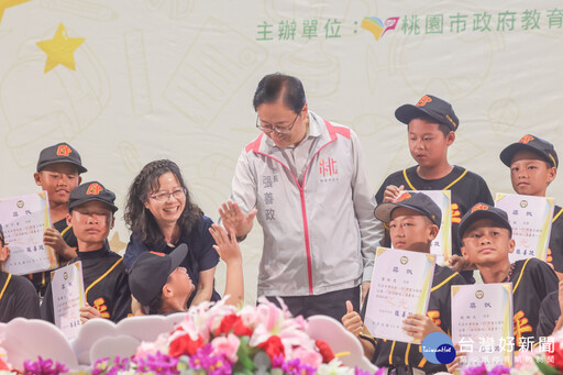 桃園之光表揚大會 張善政期許學生持續追求卓越