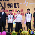 113學年度國中技藝教育課程學生技藝競賽成果發表 徐榛蔚親頒獎狀鼓勵學生展現自我