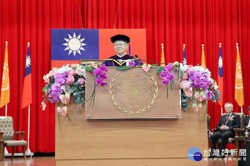 長庚大學畢業典禮 千人拋帽互道祝福