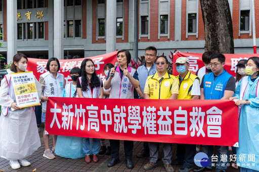 爭取孩子的高中教育權 新竹家長冒雨上街頭請命