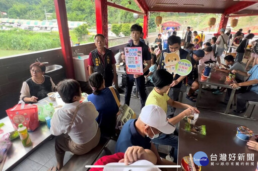 「泡麵土地公」名聞遐邇 草屯警與石龍宮宣導防詐