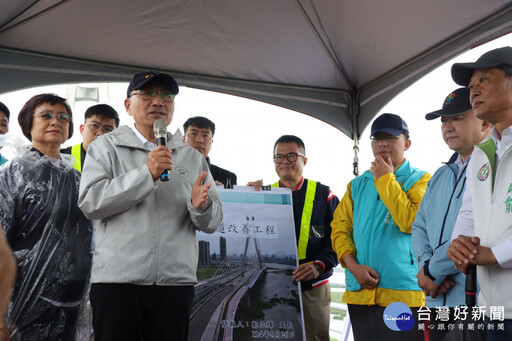侯友宜視察新北大橋機車道改善工程 強調保障用路人安全