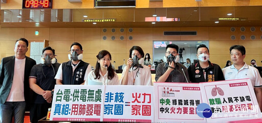 戴空氣面罩質詢 中市新生代議員砲轟賴政府讓人民陷「火力地獄」