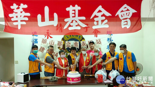 端節獅友偕同長輩縫製香包 歡慶永靖建站14周年