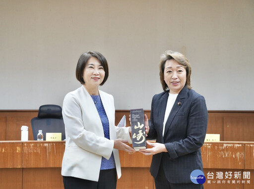 日本橋本聖子參議員拜會周春米交流 參訪大鵬灣推動藍碳永續合作