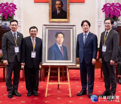 郭綜合醫院總裁郭宗正獻畫賴清德 體現醫療與藝術融合