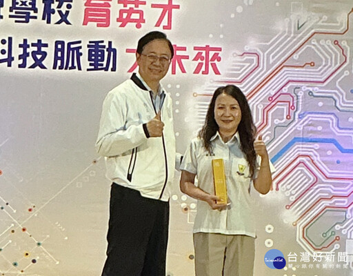 高國中市長獎受獎學生與市長合影 張善政肯定特殊優良事蹟