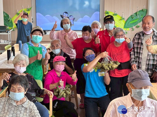端午佳節傳遞溫情 田中秀和苑日照長輩「包粽」樂
