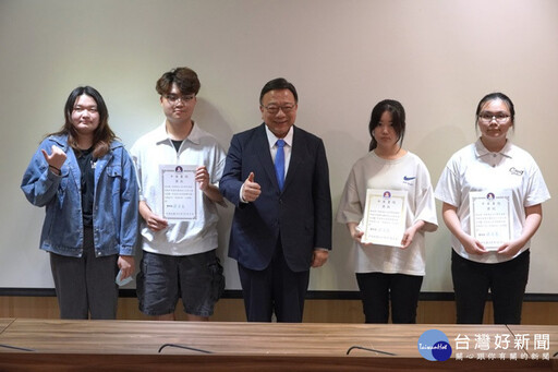中華大學書院結業式 錢復剖析川普治國衝擊