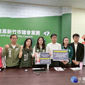 敬老卡政策淪為騙票工具 議員鄭美娟痛批高虹安欺騙長輩