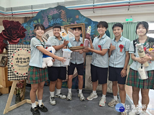 九份子國中部畢典溫馨登場 齊唱校歌〈九隻海翁〉互道珍重