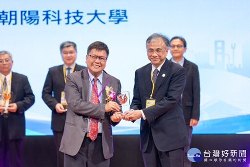 朝陽科大獲頒產學合作績優單位 理工學院表現亮眼