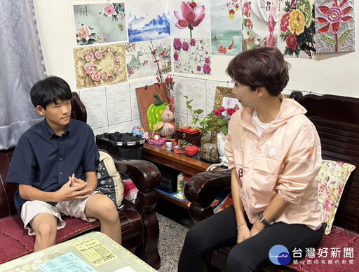 國中會考全國狀元陳胤泰同學 立委陳亭妃請益「高分心法」並鼓勵安心追夢