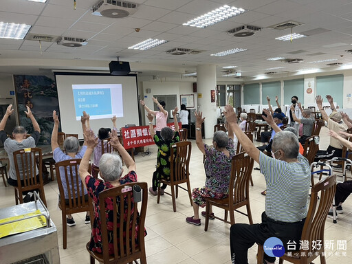 彰化榮家開辦延緩失能系列課程 住民樂活極球律動提升柔軟度