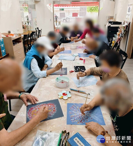 看見遺忘背後的光芒 桃園市失智據點長者藝術創作展