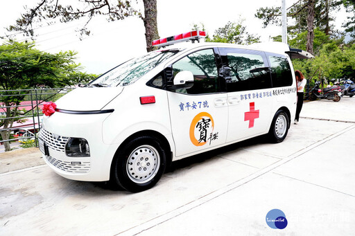 救護車 「寶平安」 投縣長許淑華感謝郭家寶贈車