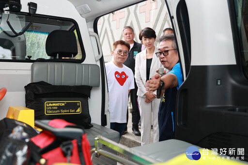 救護車 「寶平安」 投縣長許淑華感謝郭家寶贈車