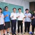嘉縣5學子獲總統教育獎 翁章梁親贈iPad勉勵