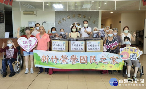 慶福基金會夏日送涼感衣 新竹榮家長輩開心喜悅