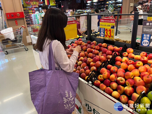 響應全球減塑 中市環保局攜手連鎖量販店推蔬果裸賣不裝袋活動