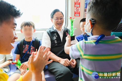 桃捷「巧虎有愛」公益出遊 張善政陪伴弱勢童共度快樂旅程