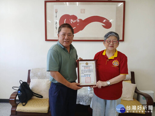 新北記者工會媒合佛教正心會 捐花蓮榮服處遺孤認養金及榮家善款