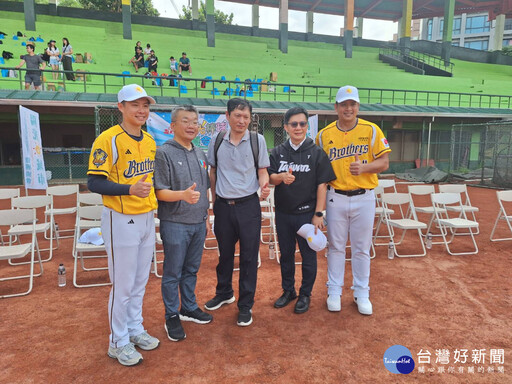 邁入17屆陽光棒球夏令營暑假歡樂登場 中信球星任神秘嘉賓