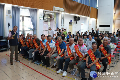 集集鎮表揚模範父親 許淑華祝福佳節愉快