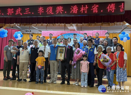 歡慶父親節 板橋區公所表揚37位模範父親