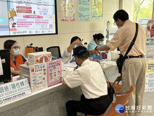88節幫父親預約 中醫大新竹附醫長者免費健康檢查