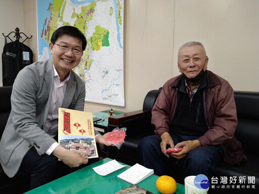 畢生深耕台中文史 盧秀燕頒贈褒揚狀追念「國寶級」文史耆老陳炎正