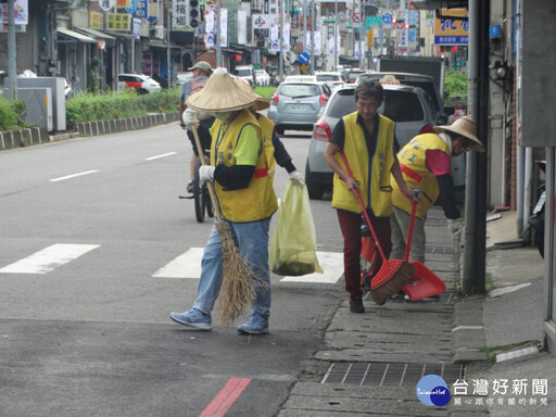 防病媒蚊孳生 桃市環保局與衛生局聯手動員志工清除上千積水容器