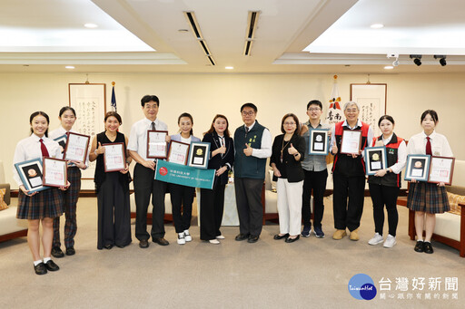 臺南代表於國際發明展狂奪6金 黃偉哲接見表揚獲獎者