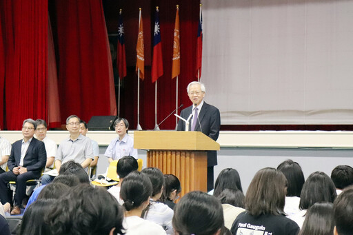 長庚大學期勉大一新生 成為駕馭AI的專業人士