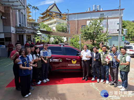 巨輪興業慈善義舉 捐第五大隊土城分隊災情勘查車