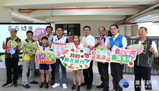 劉和然陪孩子迎新學期 親自把關校園午餐