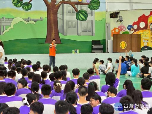 開學日 嘉縣警重點學校入校入班預防犯罪