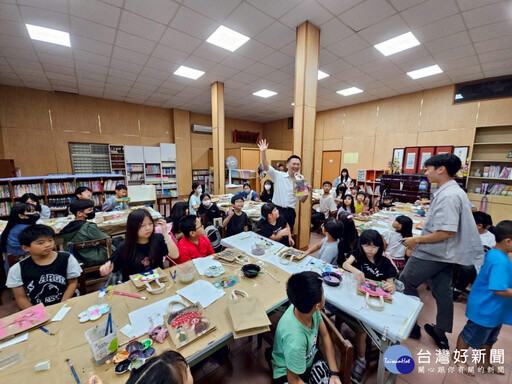 新屋善永寺安心班照顧學童18年 蘇俊賓手繪度師父暖心義行