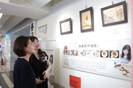 彰化醫院藝廊烙畫公益聯展 畫作溫潤公益暖心