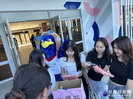專業、戀愛、社交全都能升級 弘光吉祥物開學日送祝福禮